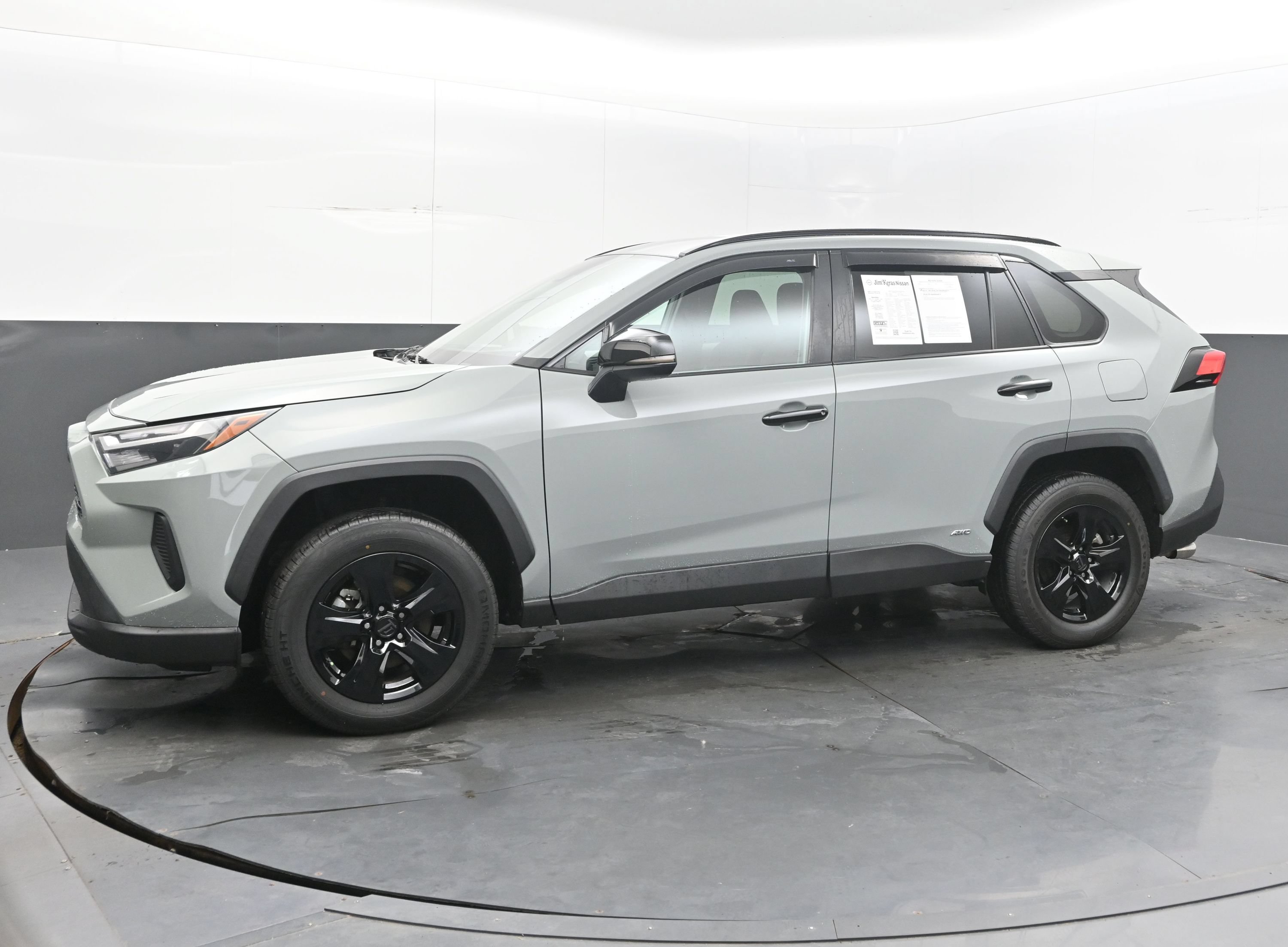 Used 2022 Toyota RAV4 XLE AWD/4WD image 4