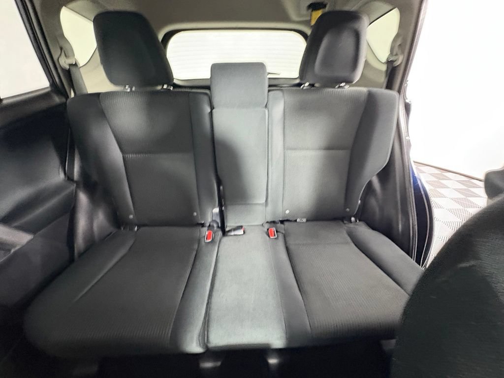 Used 2017 Toyota RAV4 LE AWD/4WD image 6