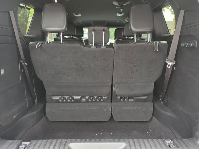 Used 2019 Chrysler Pacifica Limited w/ Advanced Safetytec Group FWD image 9