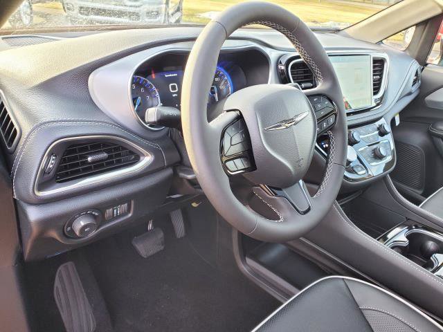 New 2026 Chrysler Pacifica Limited w/ S Appearance Package AWD/4WD image 8