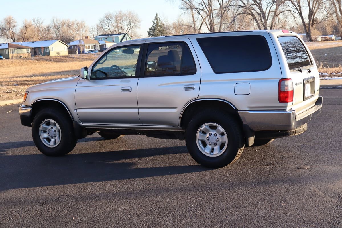 Used 2000 Toyota 4Runner SR5 image 8