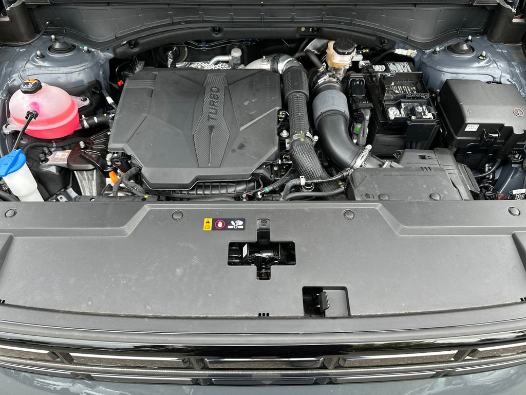 Certified 2025 Hyundai Santa Fe Limited AWD/4WD image 10