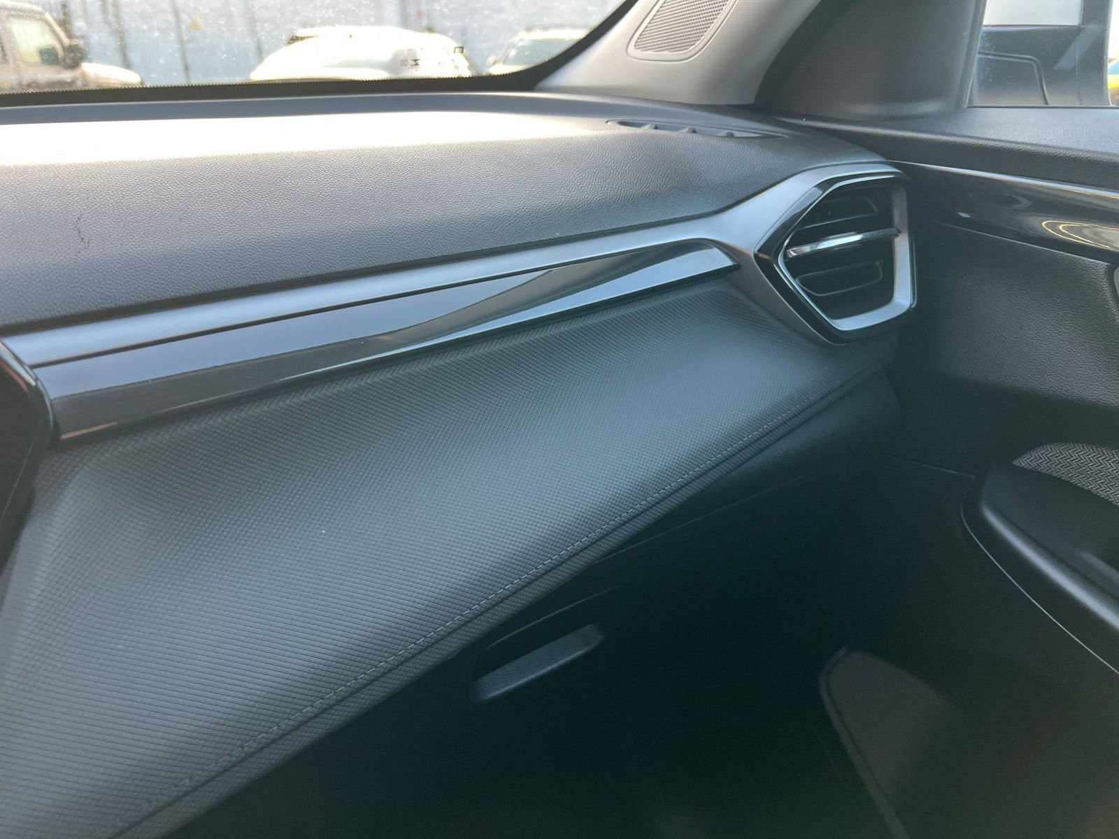 Used 2025 Chevrolet TrailBlazer LT image 33