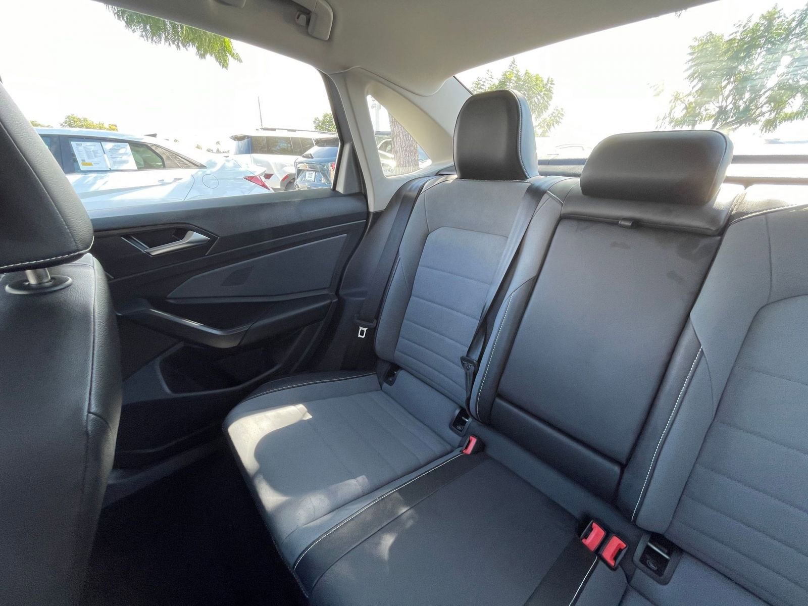 Used 2025 Volkswagen Jetta SE FWD image 40