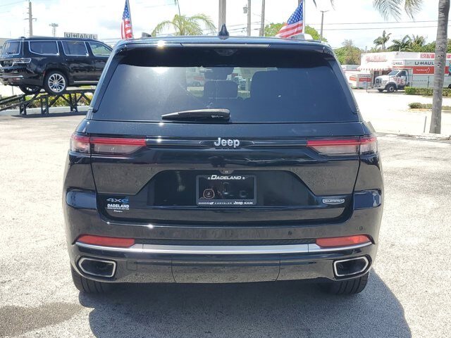 Certified 2023 Jeep Grand Cherokee Summit w/ Advanced Protech Group IV AWD/4WD image 6