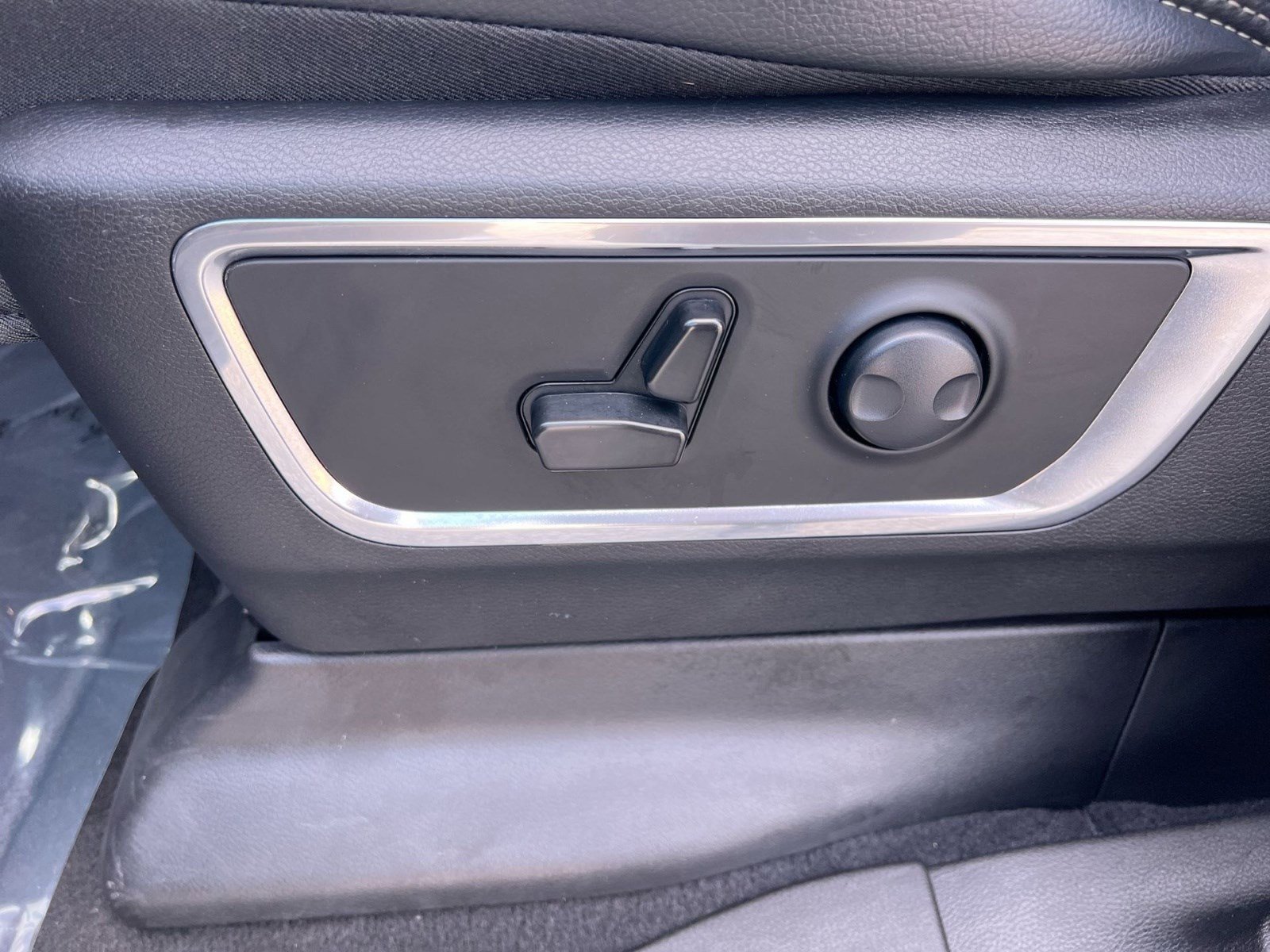 Used 2025 RAM 1500 Laramie image 14