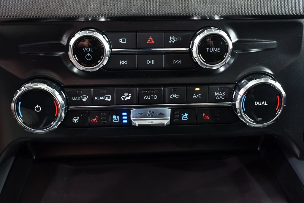 New 2026 Ford F350 Platinum w/ FX4 Off-Road Package AWD/4WD image 28