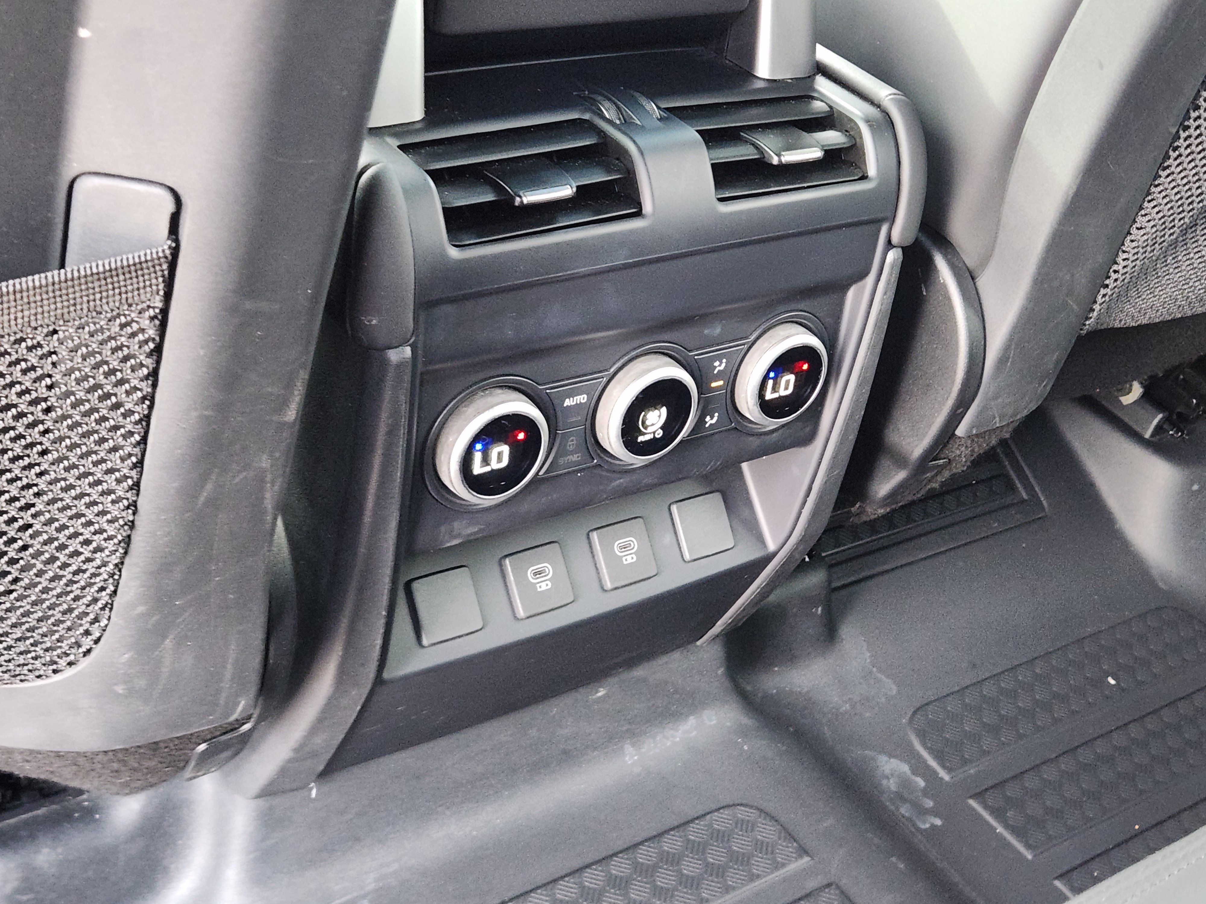 Certified 2024 Land Rover Defender 130 S image 30