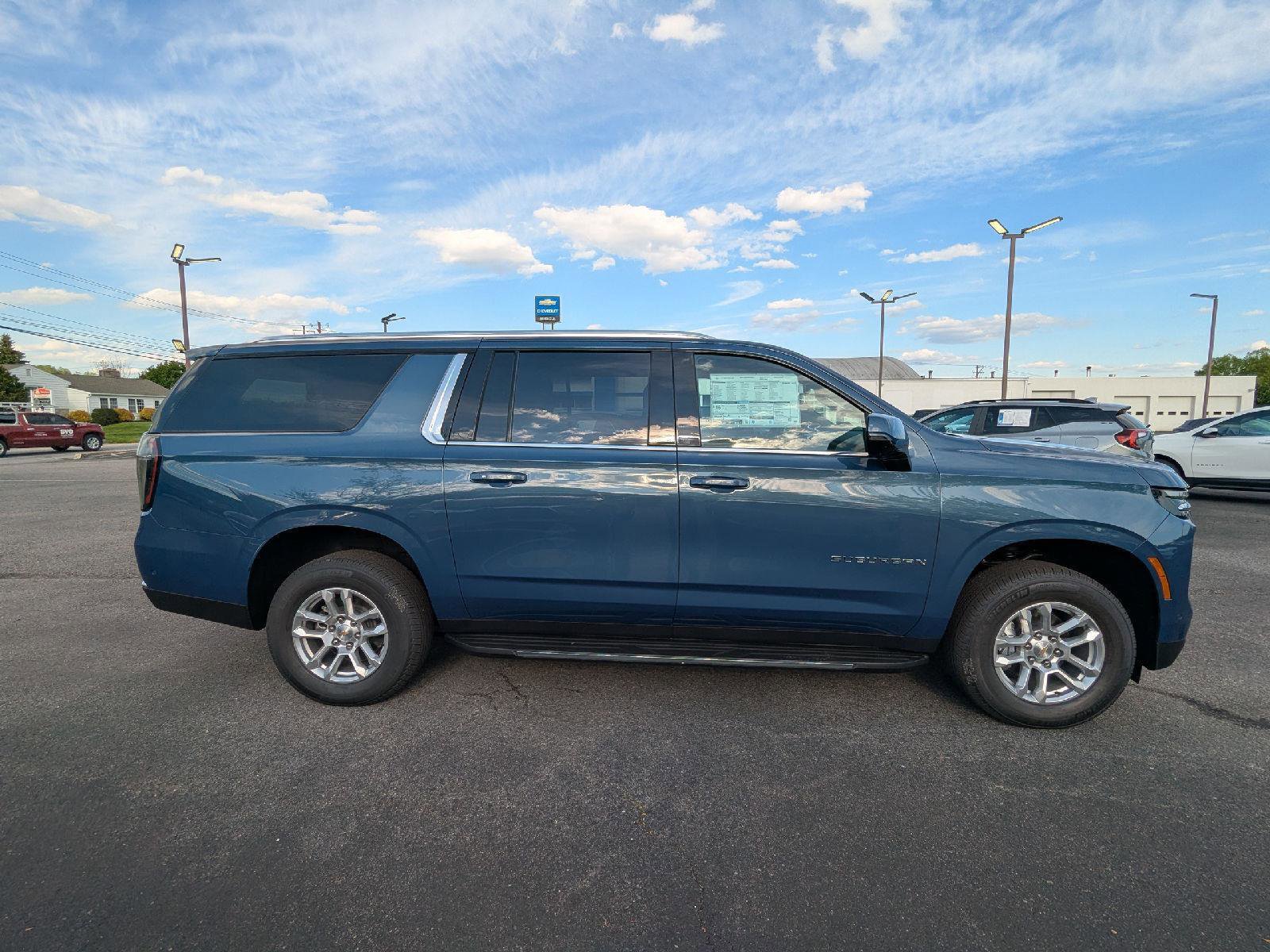 New 2026 Chevrolet Suburban LT w/ Comfort Package AWD/4WD image 13