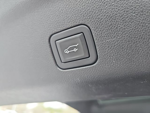 Used 2023 Chevrolet Tahoe Premier image 16