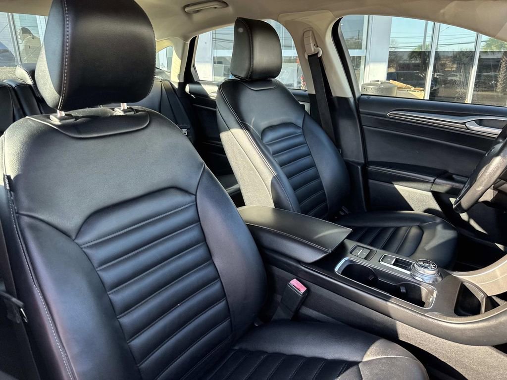 Used 2020 Ford Fusion SEL FWD image 11