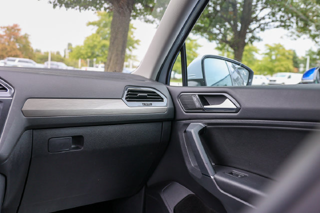 Used 2018 Volkswagen Tiguan SE w/ Panoramic Sunroof Package AWD/4WD image 10