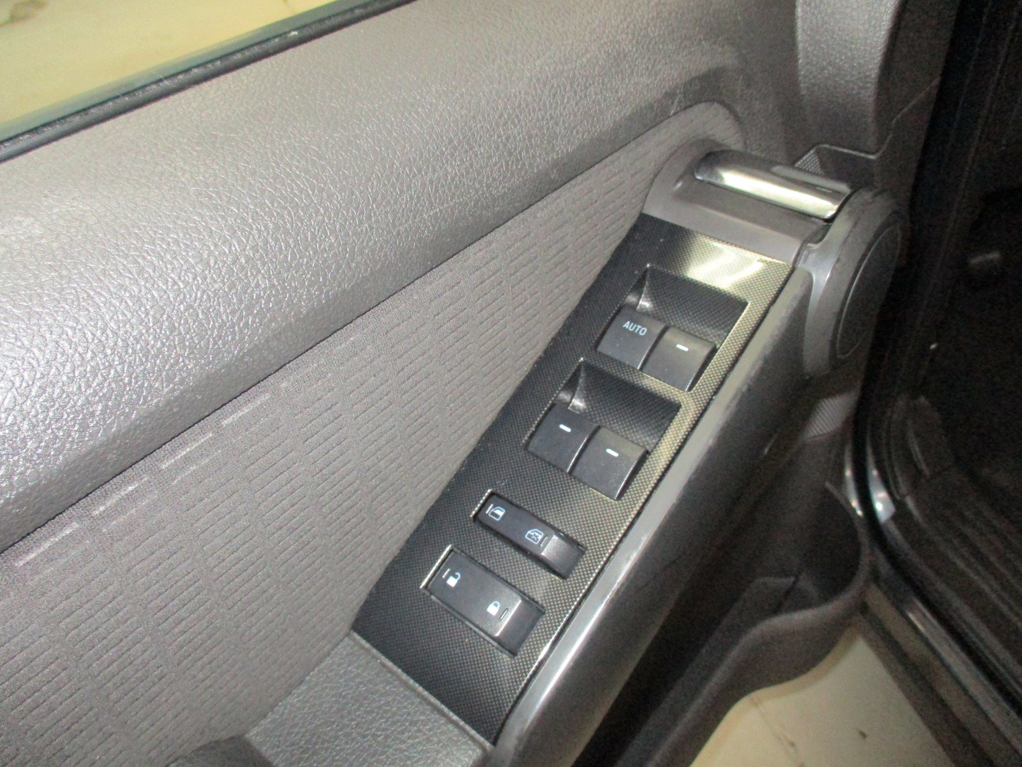 Used 2010 Ford Explorer XLT image 13