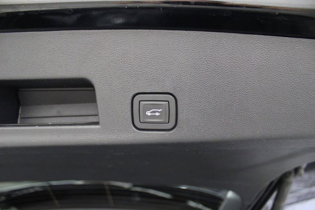 Used 2025 Chevrolet Traverse Z71 w/ LPO, Floor Liner Package AWD/4WD image 43