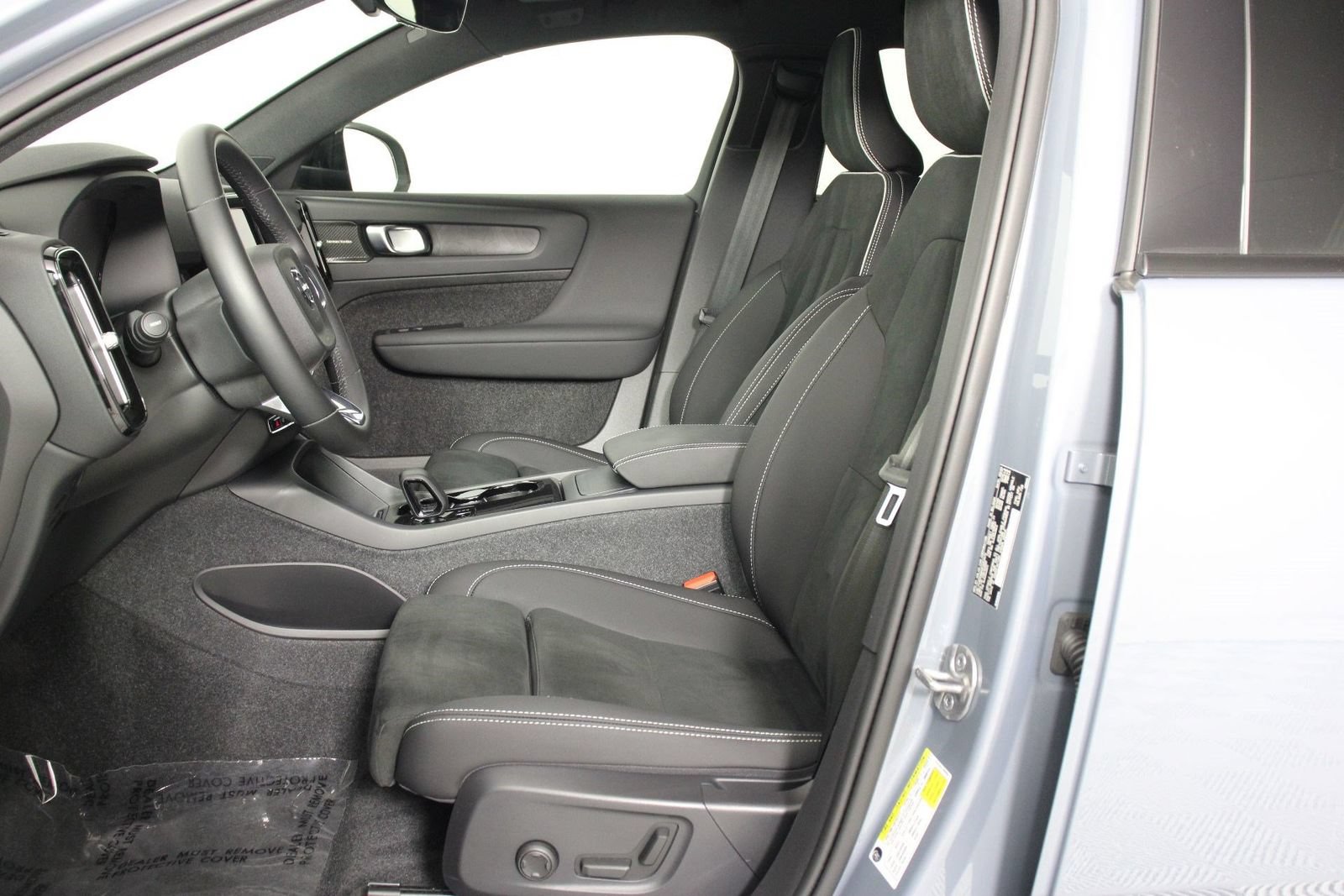 Certified 2023 Volvo C40 P8 Recharge Ultimate w/ Protection Package Premier AWD/4WD image 29