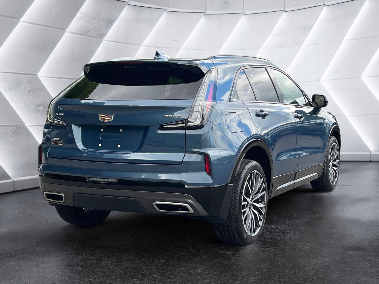 Used 2025 Cadillac XT4 Sport AWD/4WD image 6
