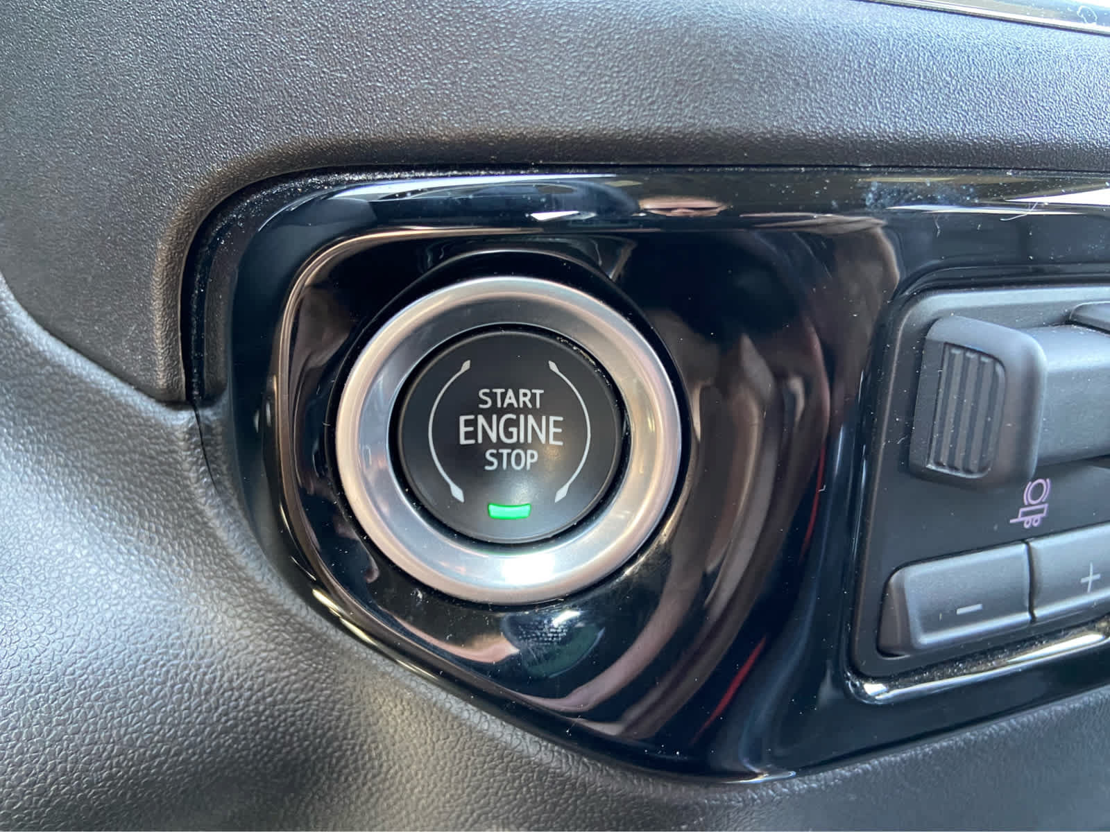 Used 2024 GMC Sierra 1500 SLT w/ SLT Premium Plus Package RWD image 39