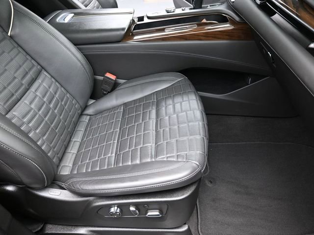 Used 2024 Cadillac Escalade ESV Premium Luxury Platinum image 28