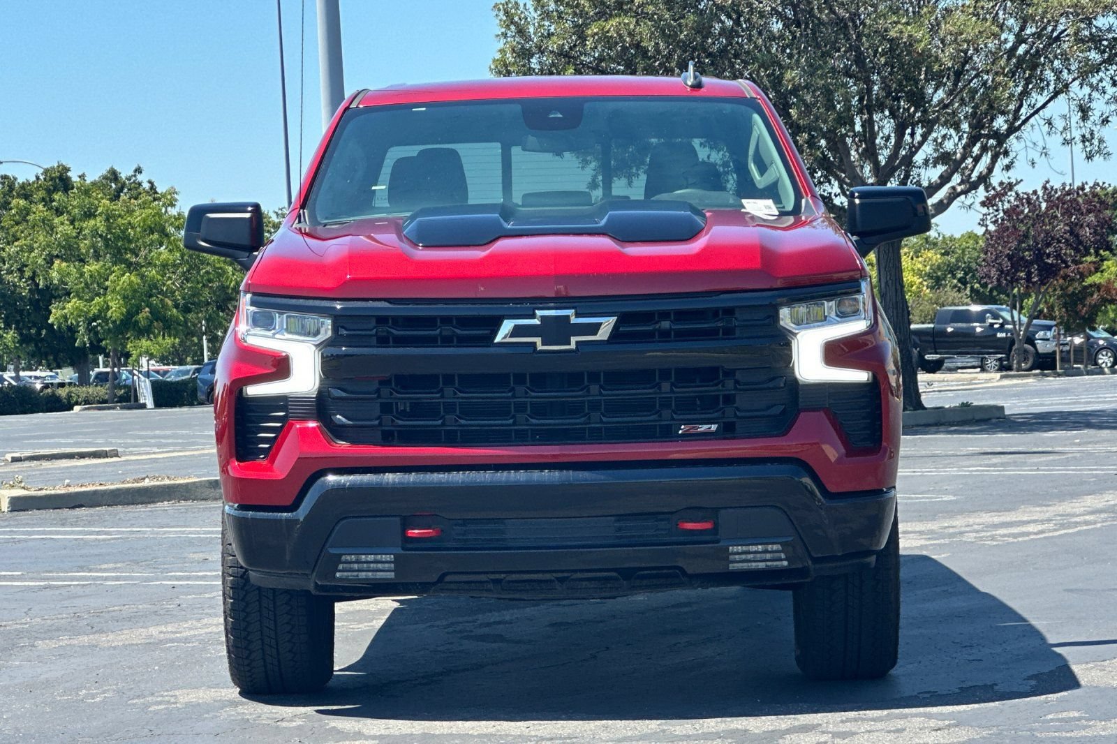 Used 2025 Chevrolet Silverado 1500 LT Trail Boss w/ Convenience Package II AWD/4WD image 9
