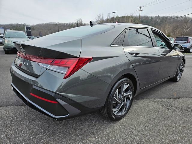 Used 2024 Hyundai Elantra SEL w/ Convenience Package FWD image 8