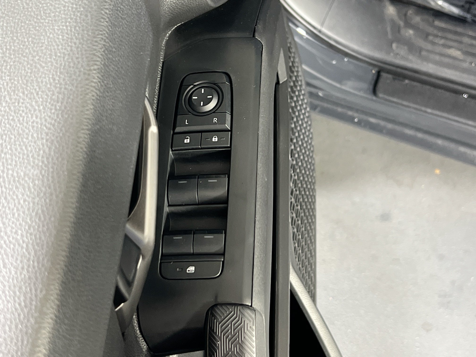 Used 2025 Toyota Tacoma TRD Off-Road AWD/4WD image 17