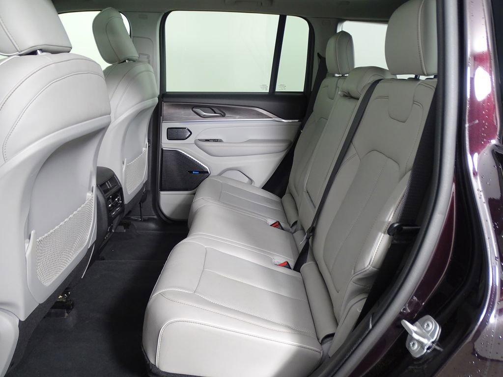 Used 2022 Jeep Grand Cherokee Overland image 14