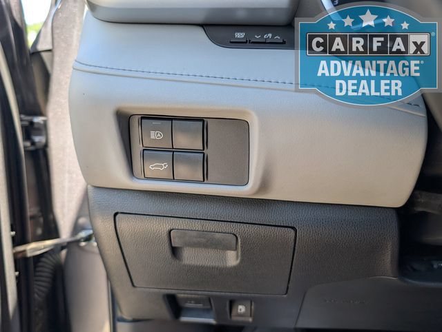 Used 2022 Toyota Highlander XLE AWD/4WD image 14