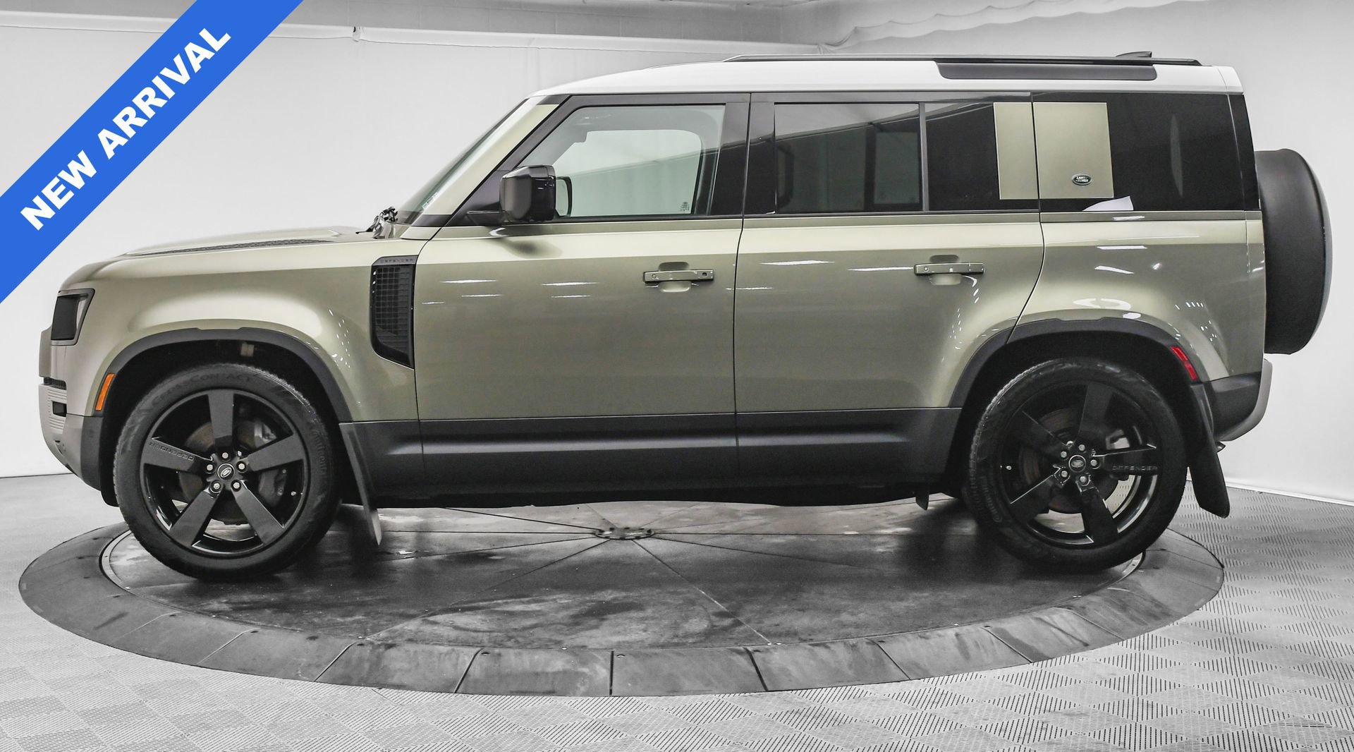 Used 2024 Land Rover Defender 110 S image 4