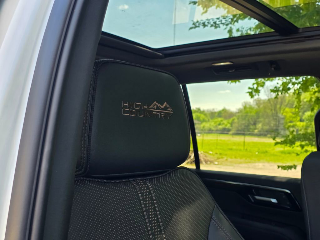 New 2026 Chevrolet Suburban High Country image 17