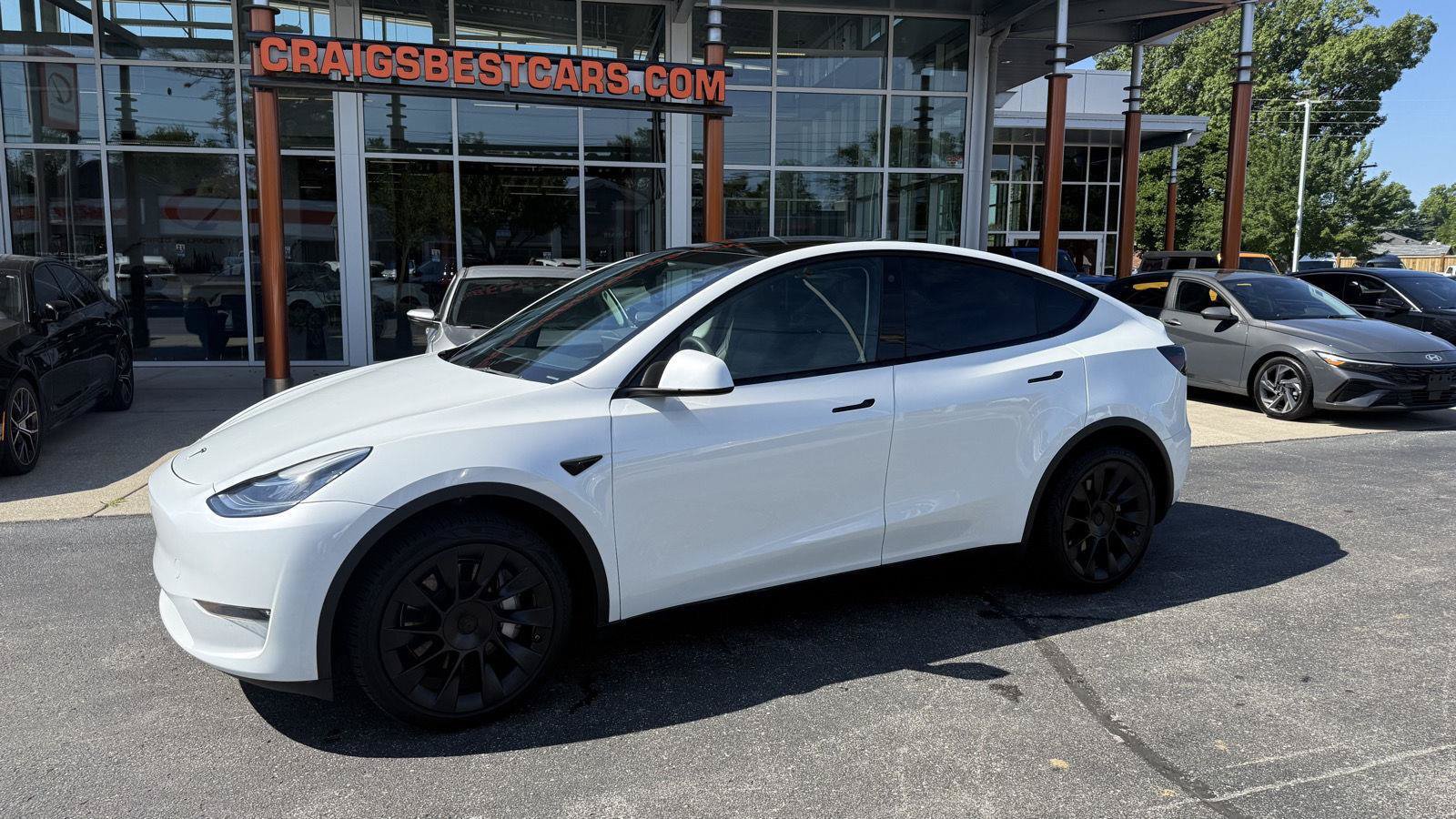 Used 2023 Tesla Model Y Long Range AWD/4WD image 2