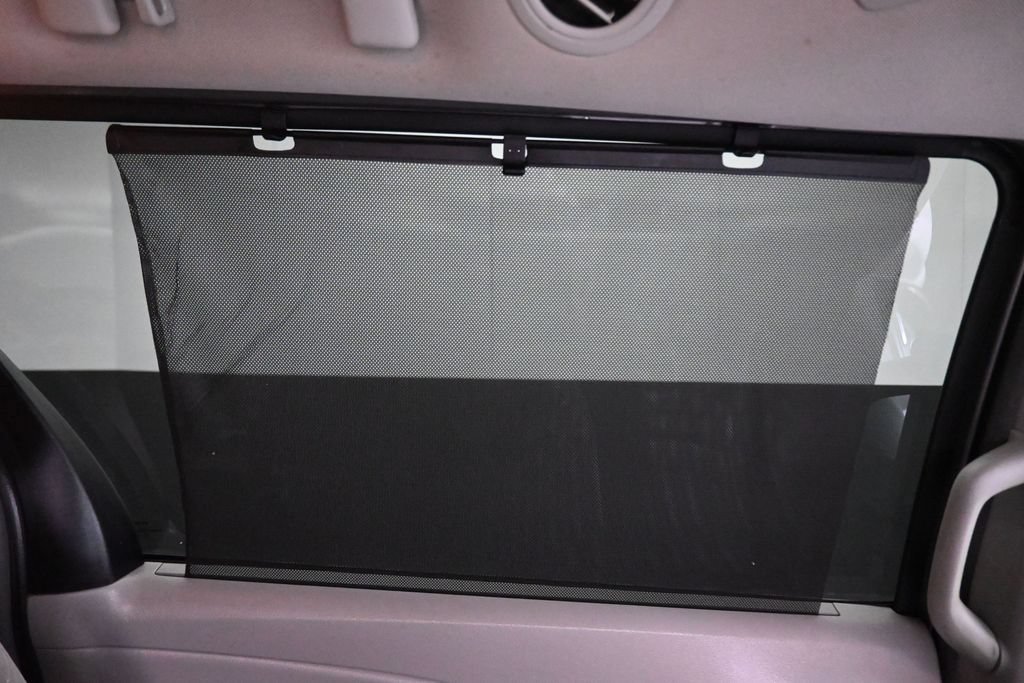 Used 2018 Toyota Sienna LE w/ Carpet Mat Package FWD image 44
