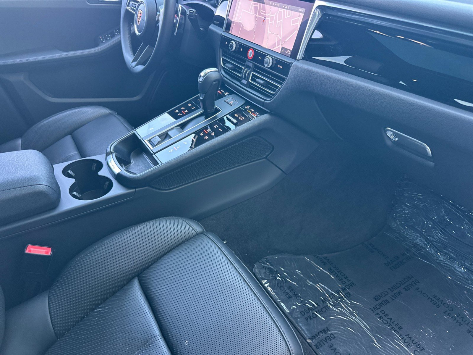 Used 2026 Porsche Macan AWD/4WD image 16
