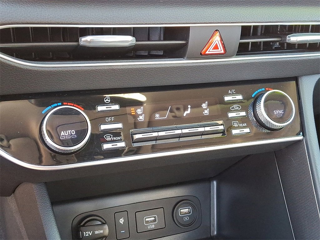 Used 2022 Hyundai Sonata Limited w/ Preferred Accessory Package image 17