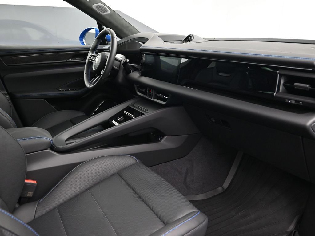 New 2026 Porsche Macan Turbo Electric image 14