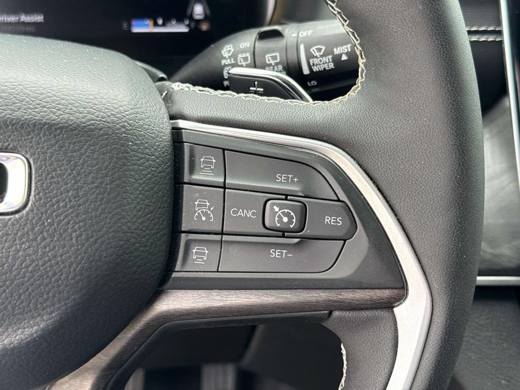 Used 2025 Jeep Grand Cherokee L Limited AWD/4WD image 29