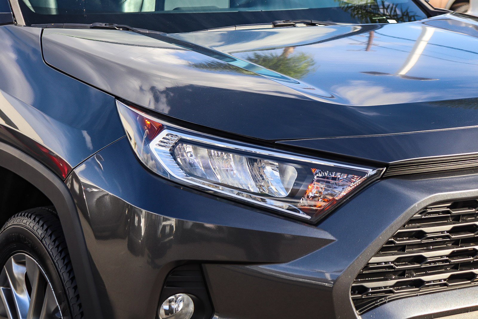 Used 2021 Toyota RAV4 XLE Premium image 5