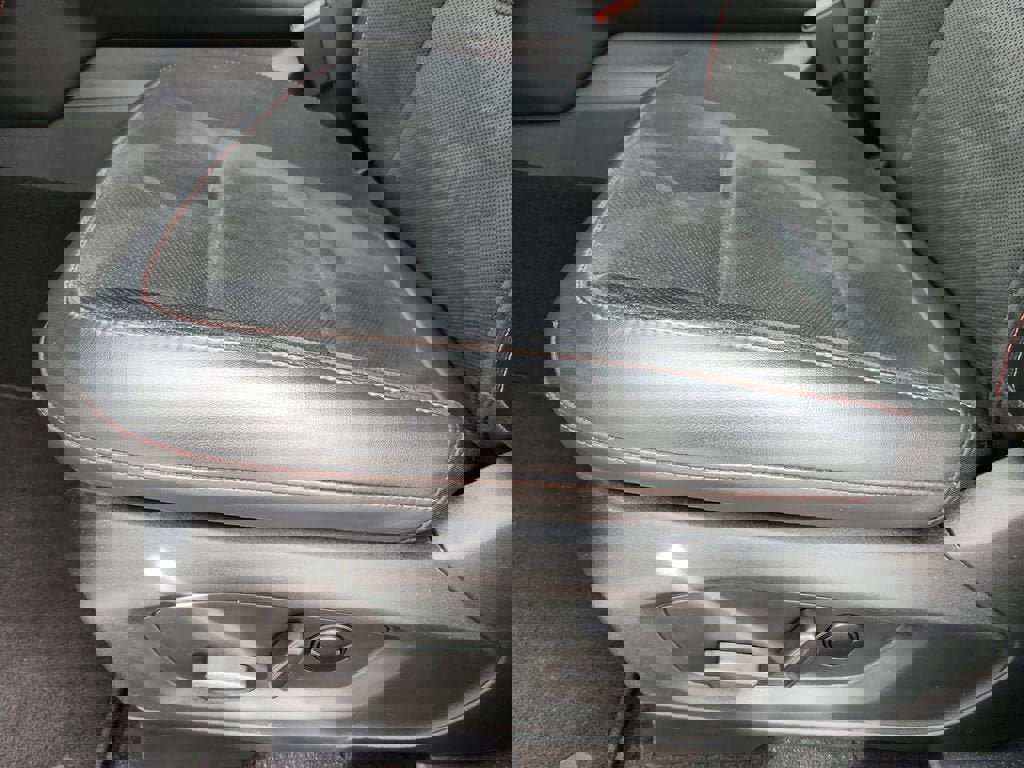 Used 2025 Ford Explorer ST image 21