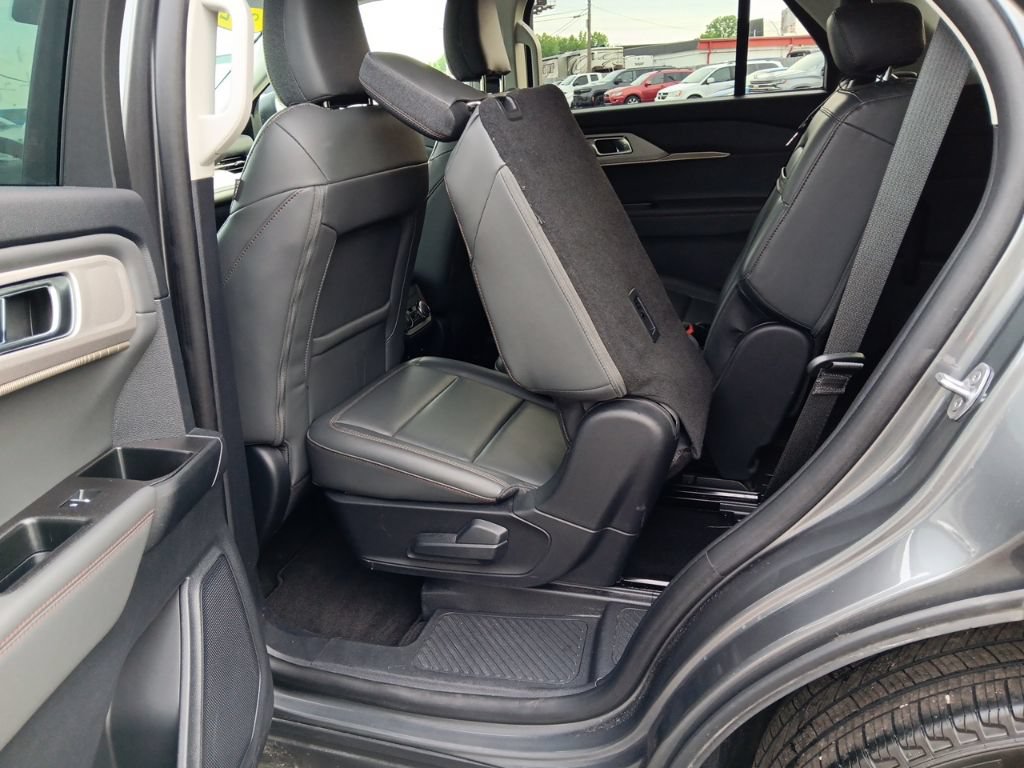Used 2025 Ford Explorer Active w/ Active Comfort Package AWD/4WD image 30