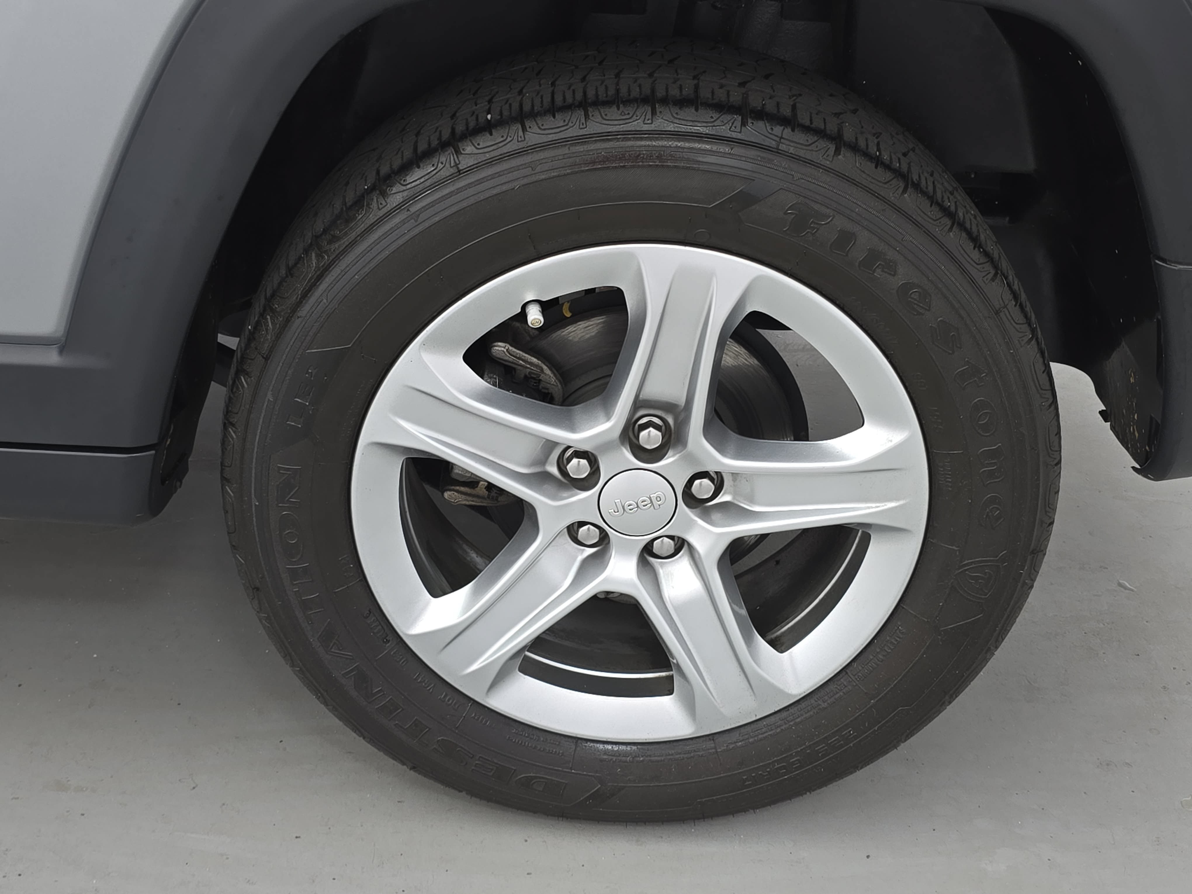 Used 2024 Jeep Compass Latitude w/ Convenience Group AWD/4WD image 32