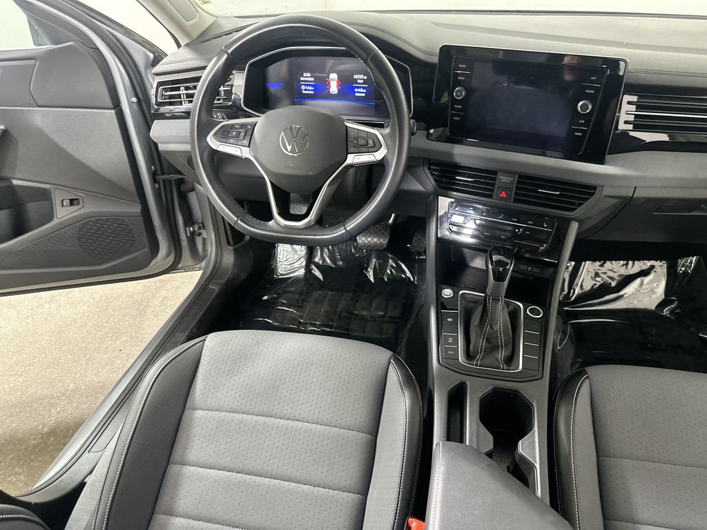 Used 2025 Volkswagen Jetta SE FWD image 19