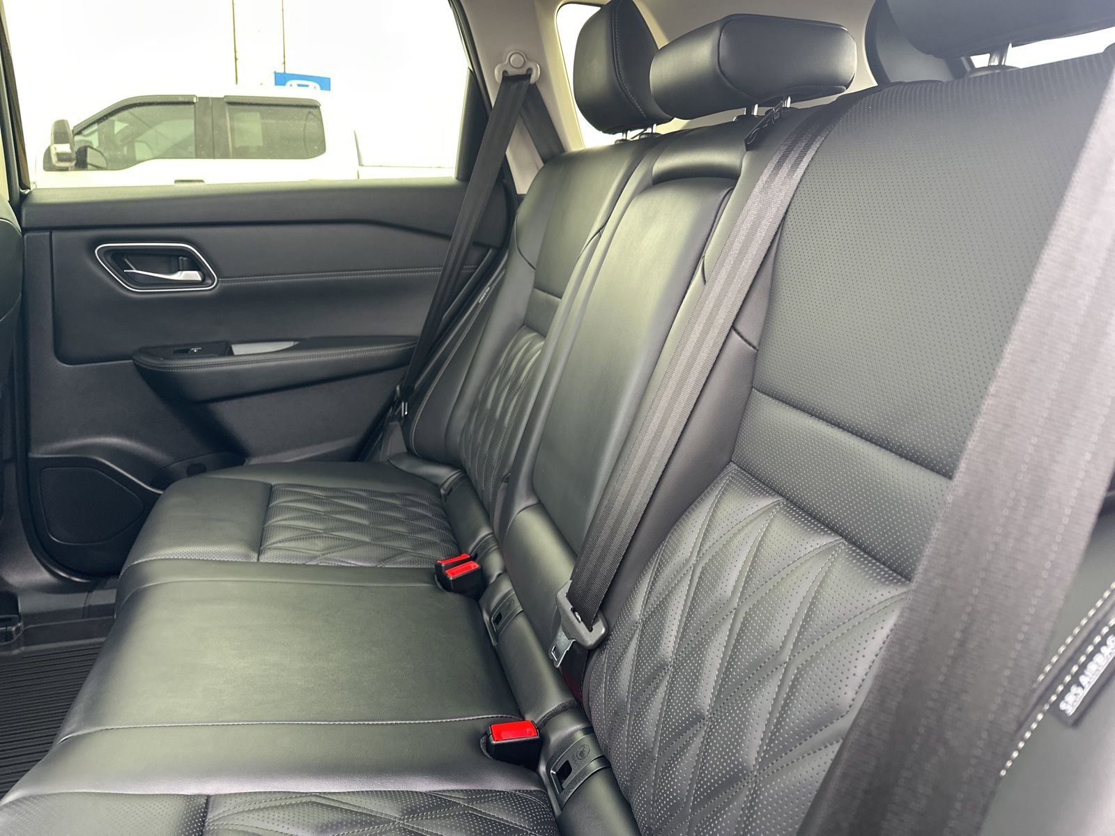 Used 2024 Nissan Rogue Platinum image 18