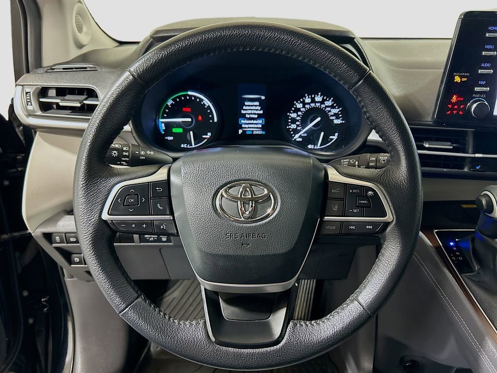 Used 2023 Toyota Sienna XLE w/ XLE Plus Package FWD image 9