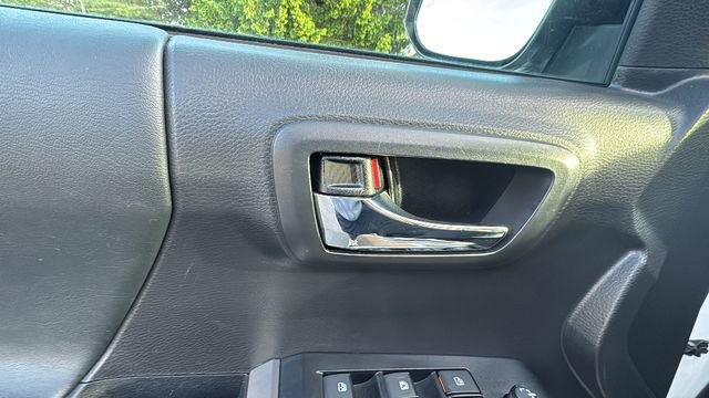 Used 2023 Toyota Tacoma Limited w/ Black Out Package (TMS) AWD/4WD image 13