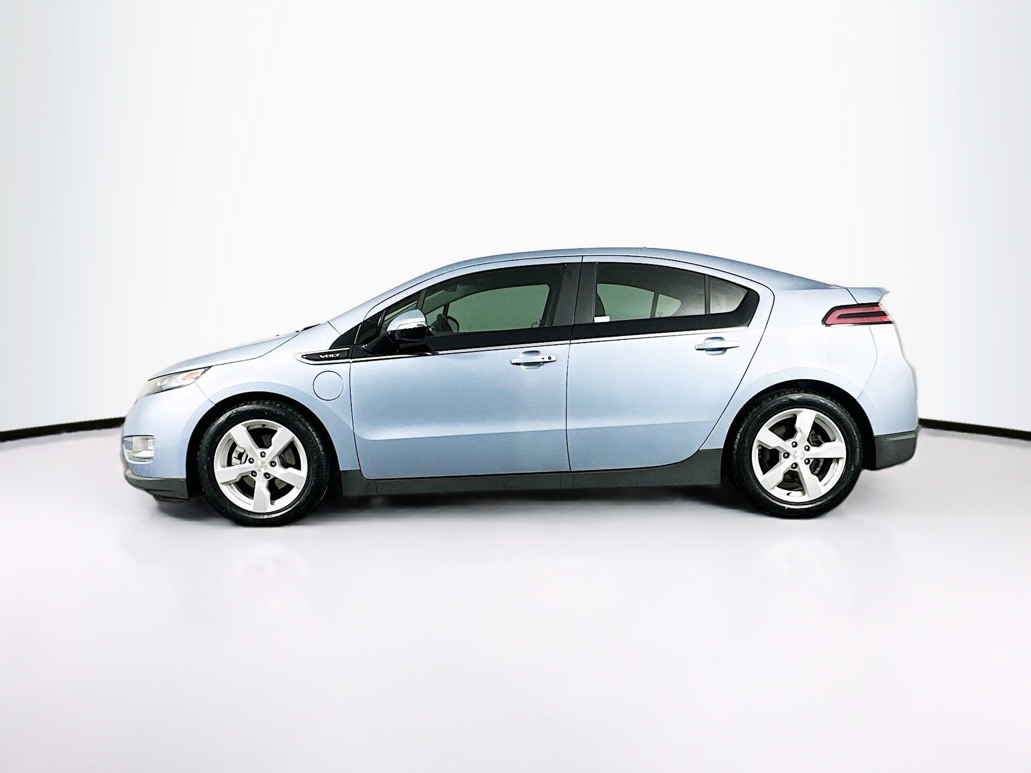 Used 2013 Chevrolet Volt w/ Enhanced Safety Package 2 image 4