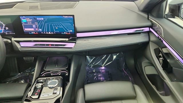 Used 2026 BMW 550e xDrive image 38