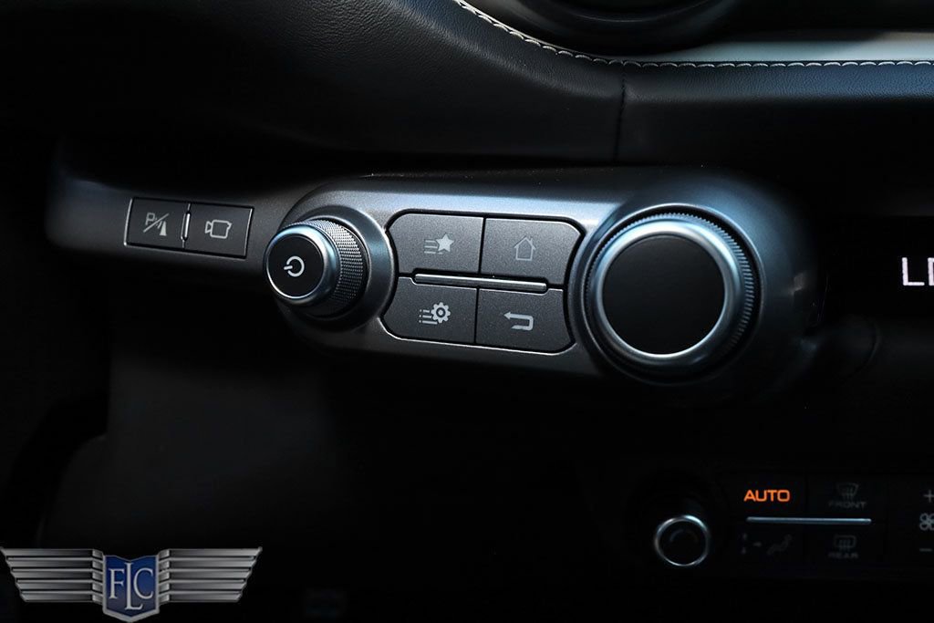 Used 2020 Ferrari 812 Superfast image 28