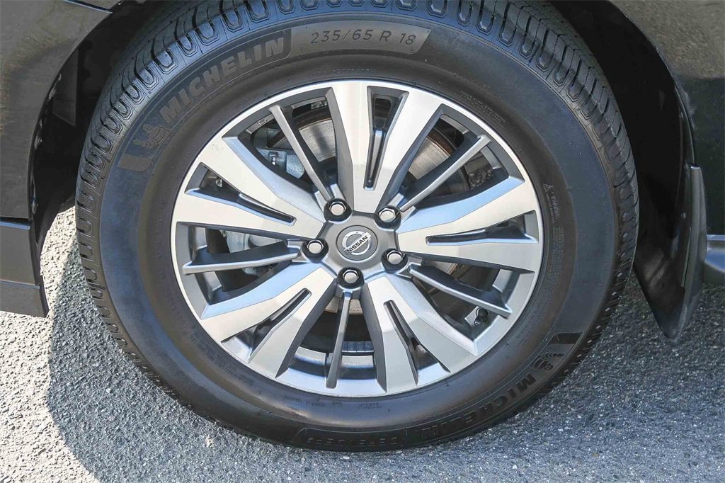 Used 2020 Nissan Pathfinder SV image 14