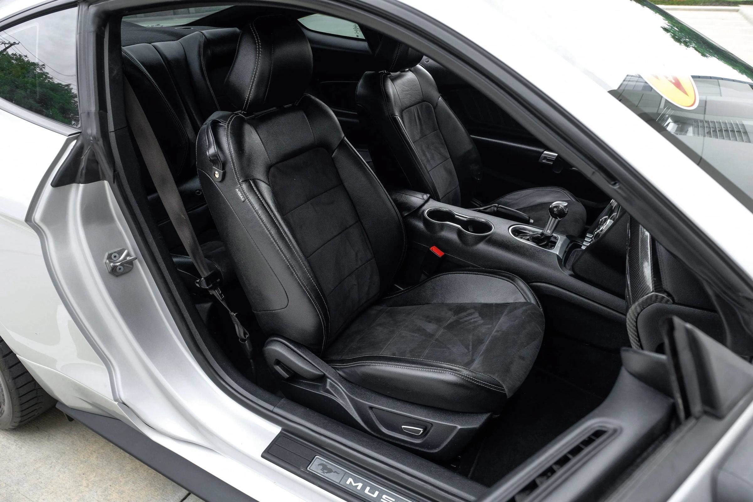 Used 2019 Ford Mustang GT Premium w/ Carbon Sport Interior Package RWD image 39