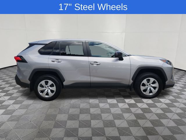 Used 2022 Toyota RAV4 LE FWD image 4