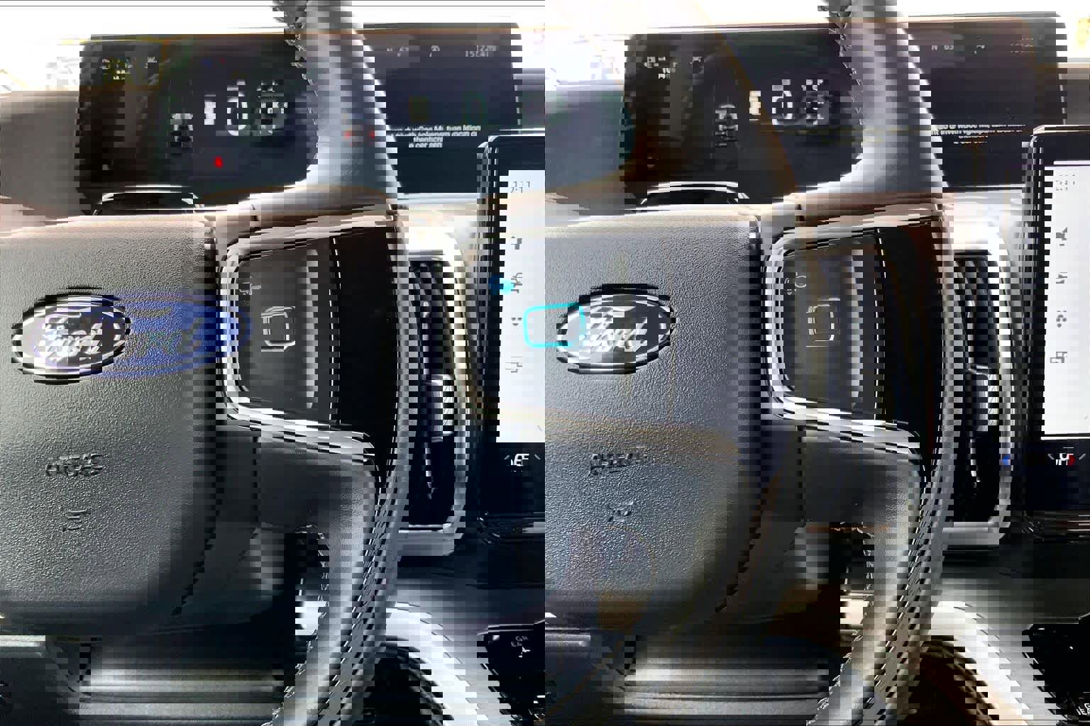 Used 2025 Ford Expedition Platinum image 25